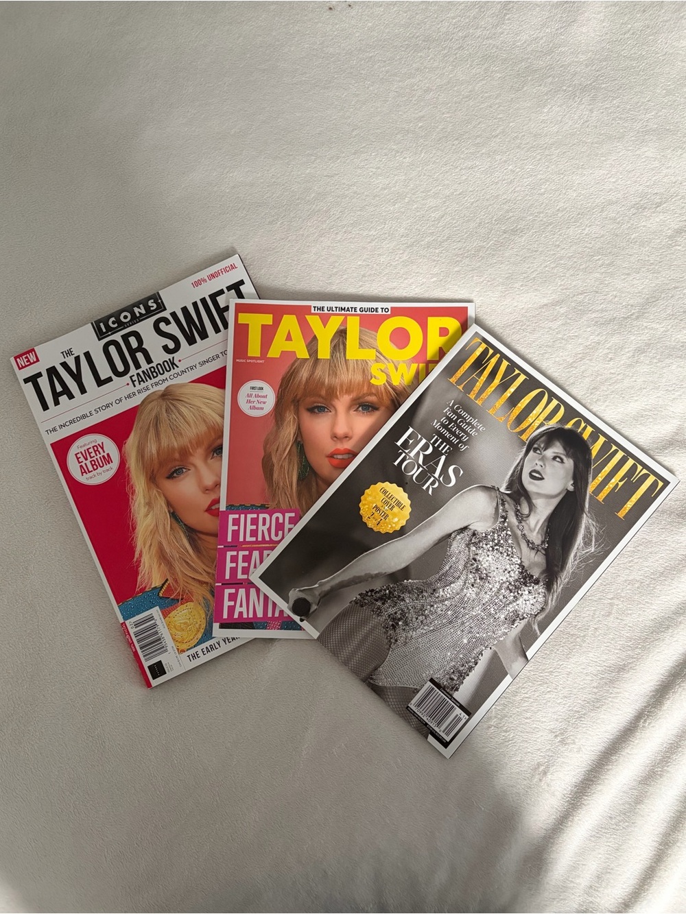 Taylor Swift Fanbook Magazine Bundle